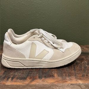 Veja V10 sneakers